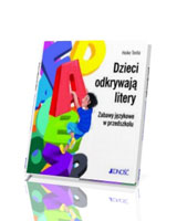 Dzieci odkrywaja litery. Zabawy językowe w przedszkolu