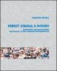 Między szkołą a domem. Konteksty - okładka książki